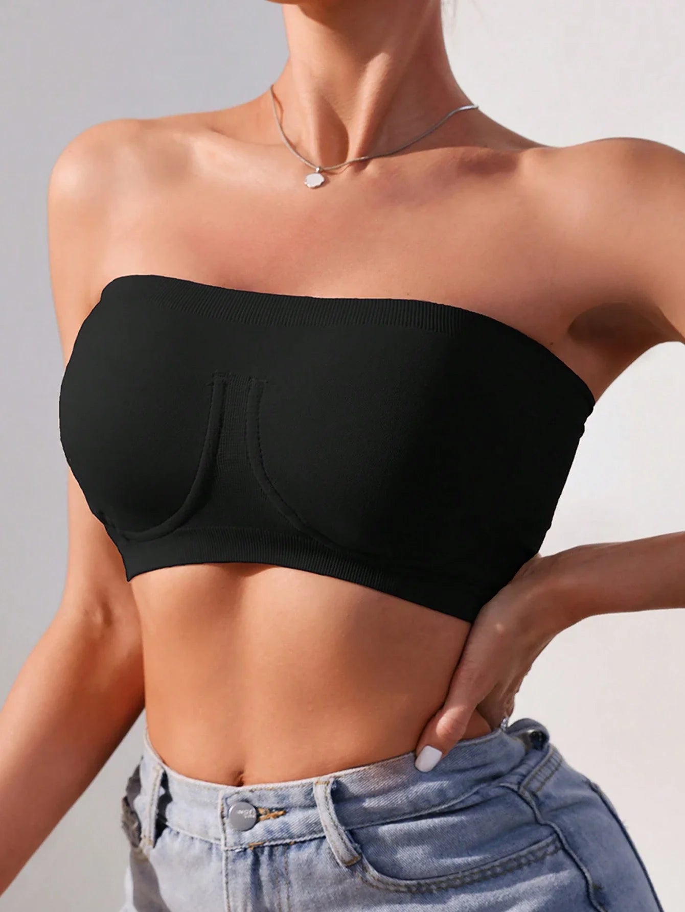 Strapless bandeau bras