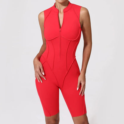 Naisten muotoja imarteleva jumpsuit -shortsimalli
