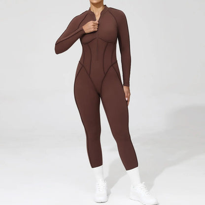 Naisten muotoja imarteleva jumpsuit -shortsimalli