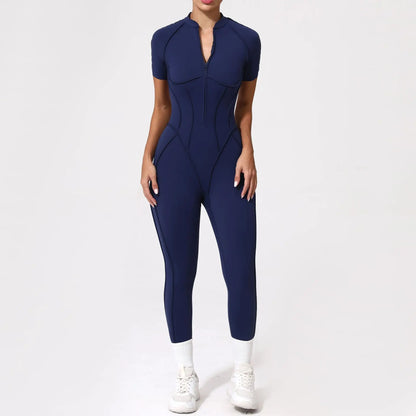 Naisten muotoja imarteleva jumpsuit -shortsimalli