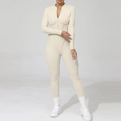 Naisten muotoja imarteleva jumpsuit -shortsimalli