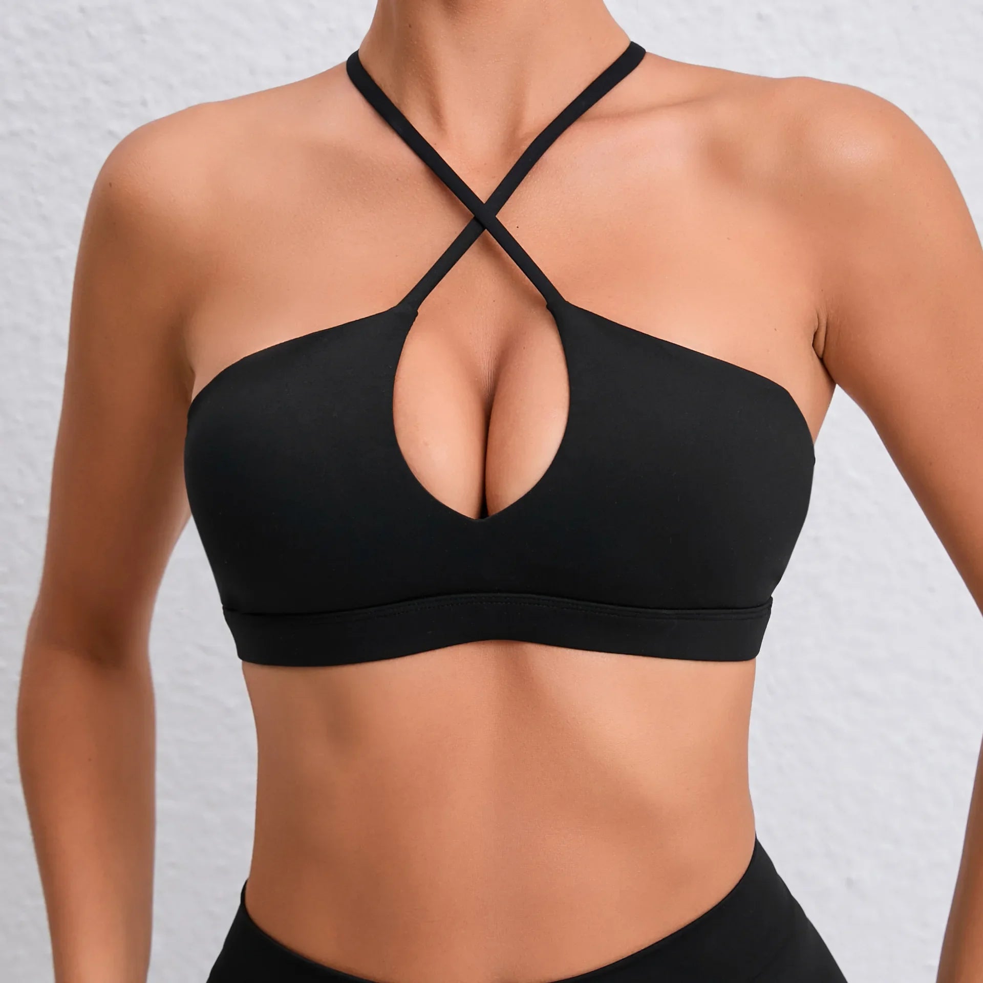 Women's sports bra with crisscross straps 