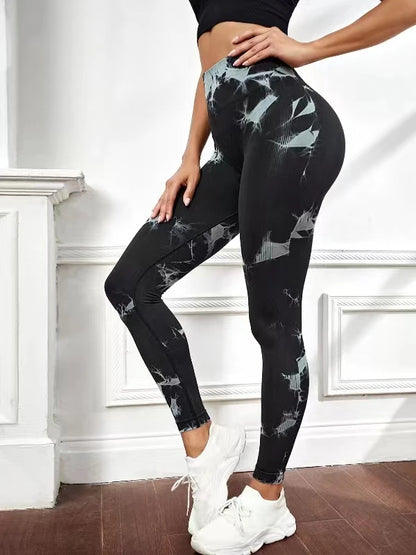 Leggingsit, kirjavat urheiluun, joogaan ja oleskeluun